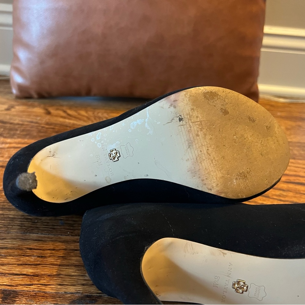 Ann Taylor size 8.5 Black Peep-Toe bootie - Picture 5 of 6